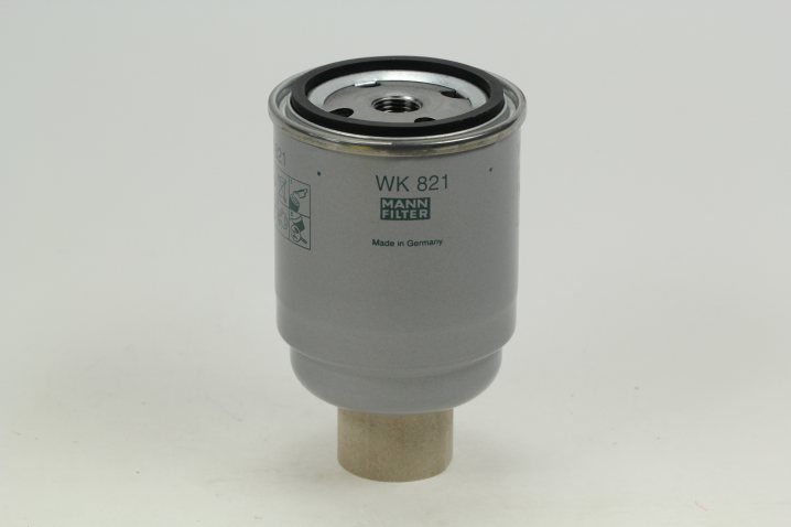 WK 821 fuel filter spin-on