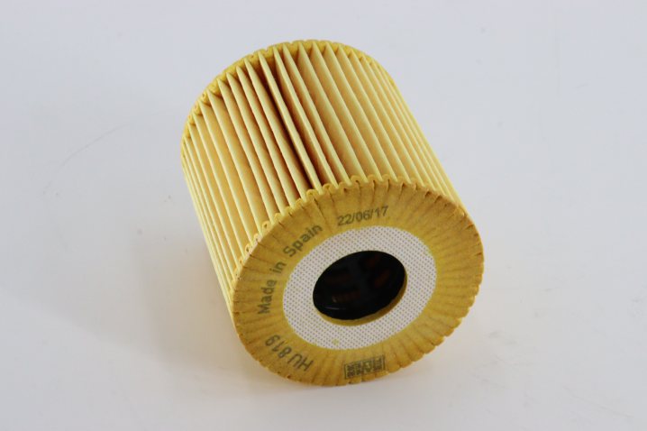 HU 819 x Ölfilterelement metallfrei