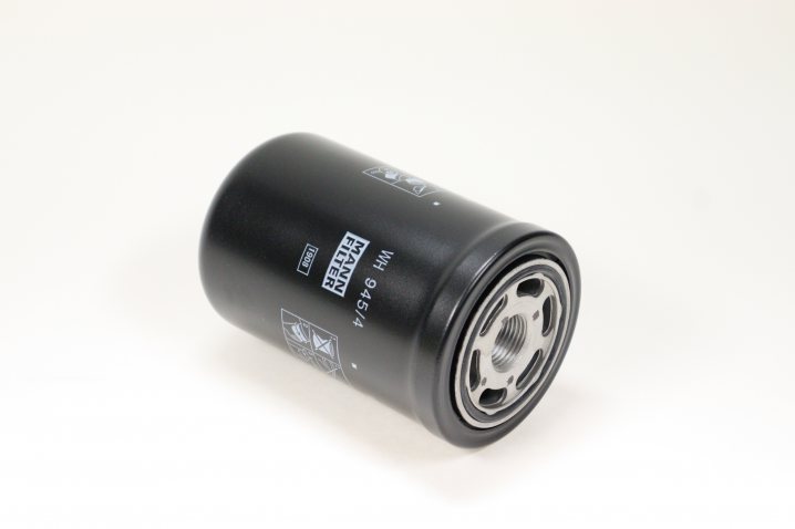WH 945/4 oil filter (spin-on)